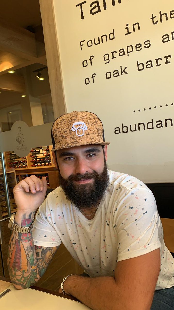 Usamos el corcho y creamos un producto que debes tener #GorroBonoboss  👀
bit.ly/2H2NNZl👈