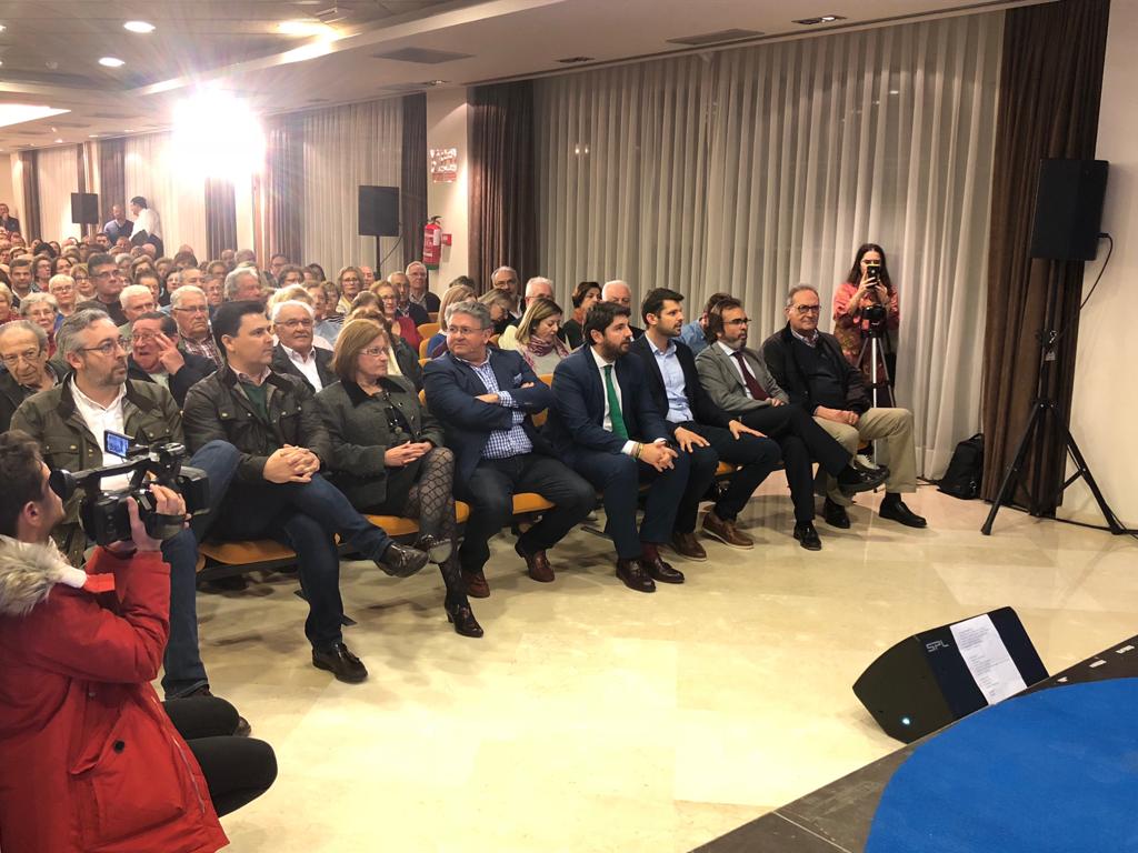 PPAsambleaRM's tweet photo. Gran expectación en #LosAlcázares por la presentación por @LopezMirasF de @NicoRuizGomez como candidato a la alcaldía del municipio, que empieza con un emotivo y merecido homenaje a @AnastasioB, que deja un extraordinario legado. Gracias por tanto #HaciaUnaGranRegión https://t.co/CrTOK8P9XN