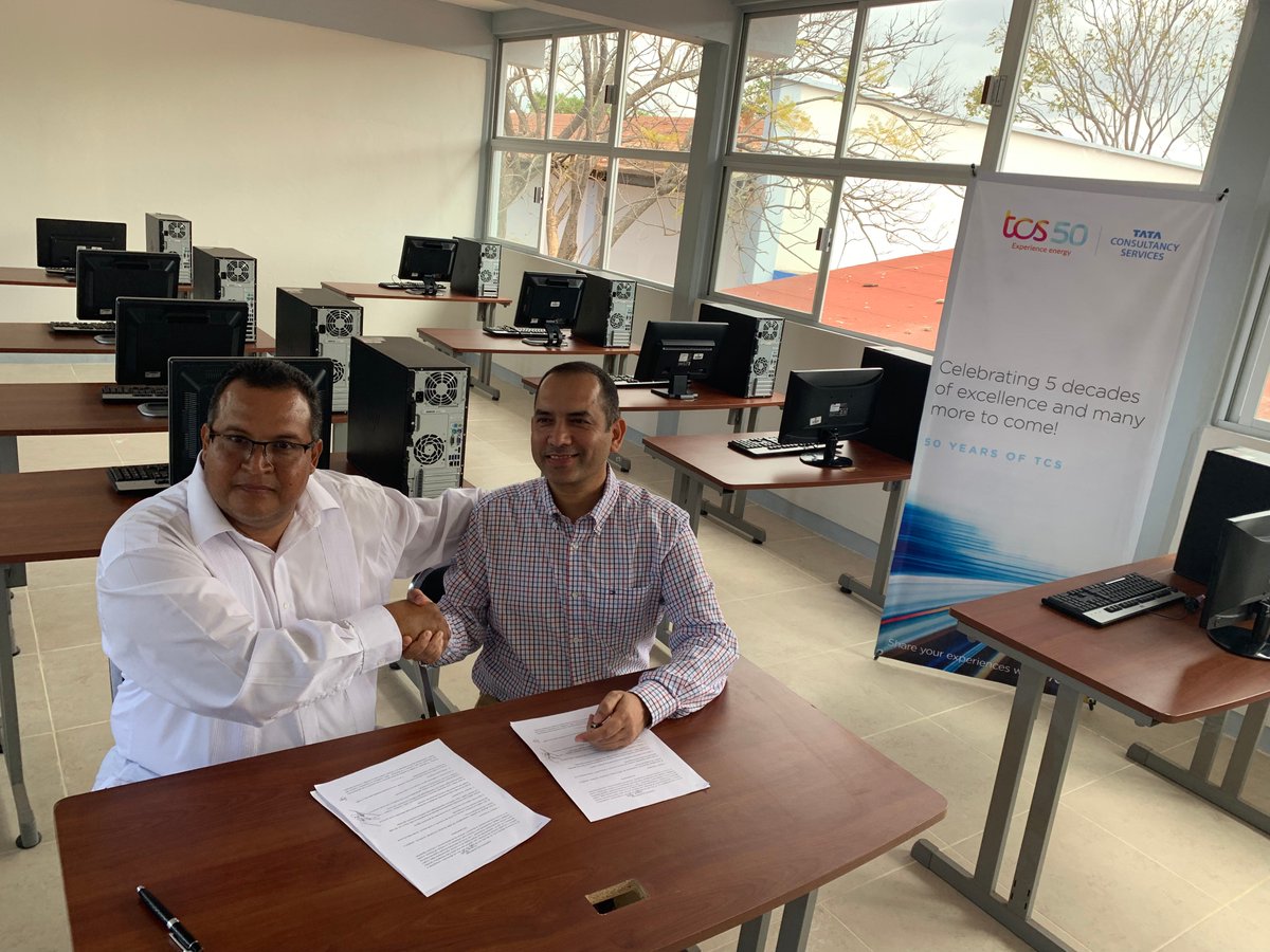 TCS_Latam's tweet photo. Con el apoyo de TCS México para la reconstrucción de 3 escuelas, la Secundaria Rodulfo Figueroa contará por primera vez con un Laboratorio de Informática que beneficiará a 750 jóvenes de Chiapas. Rajeev Gupta, Angelina Barquin y Grace Cabrera de TCS en la firma de la alianza. https://t.co/vNQaZpqrzV