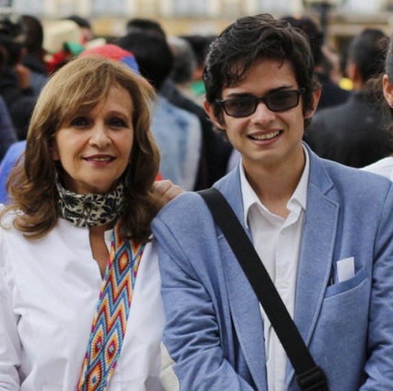 ofbryan's tweet image. He tenido la fortuna de compartir con varias mujeres de la política, pero nadie como tú @angelamrobledo.

Eres ejemplo de coherencia, transparencia, comprensión y trabajo por la gente y la Paz.

#AngelaMRobledoMeRepresenta