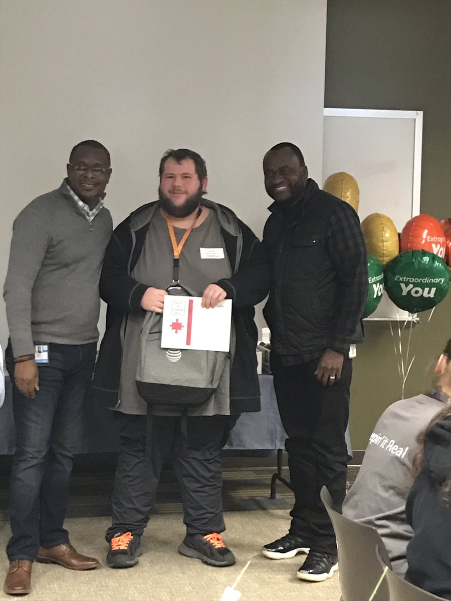 evv_cc's tweet photo. Great big thank you to Tuggle for celebrating with us on Mobile Protection pack winners!! @JoeA2Z @anthonyetuggle @solomon_darla @seanclarke333 @Mistydawn1993 @BryanM_EVV @Clevercollazo @Dbrenttaylor @tonylyates https://t.co/t86s8RguVi