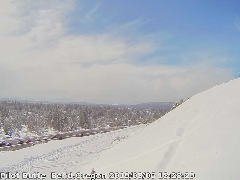 CODaily's tweet photo. The sun is starting to shine and temps are climbing into the 30s. Scattered light snow & areas of mix are not over yet with slick roads still a concern. Join us for the Afternoon Edition of #COdaily at 3pm on KOHD-ABC for a full forecast. #ORwx
More >> https://t.co/3qEtTcMRrM https://t.co/aaEhCO7S1I