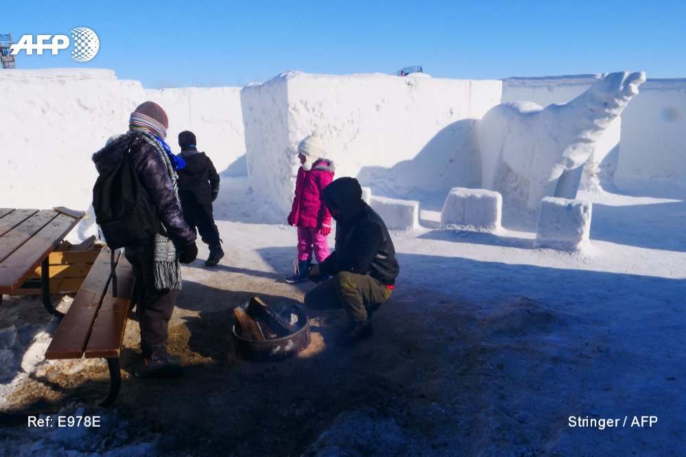 People visit largest snow maze Adolphe Canada built farmers Clint Angie