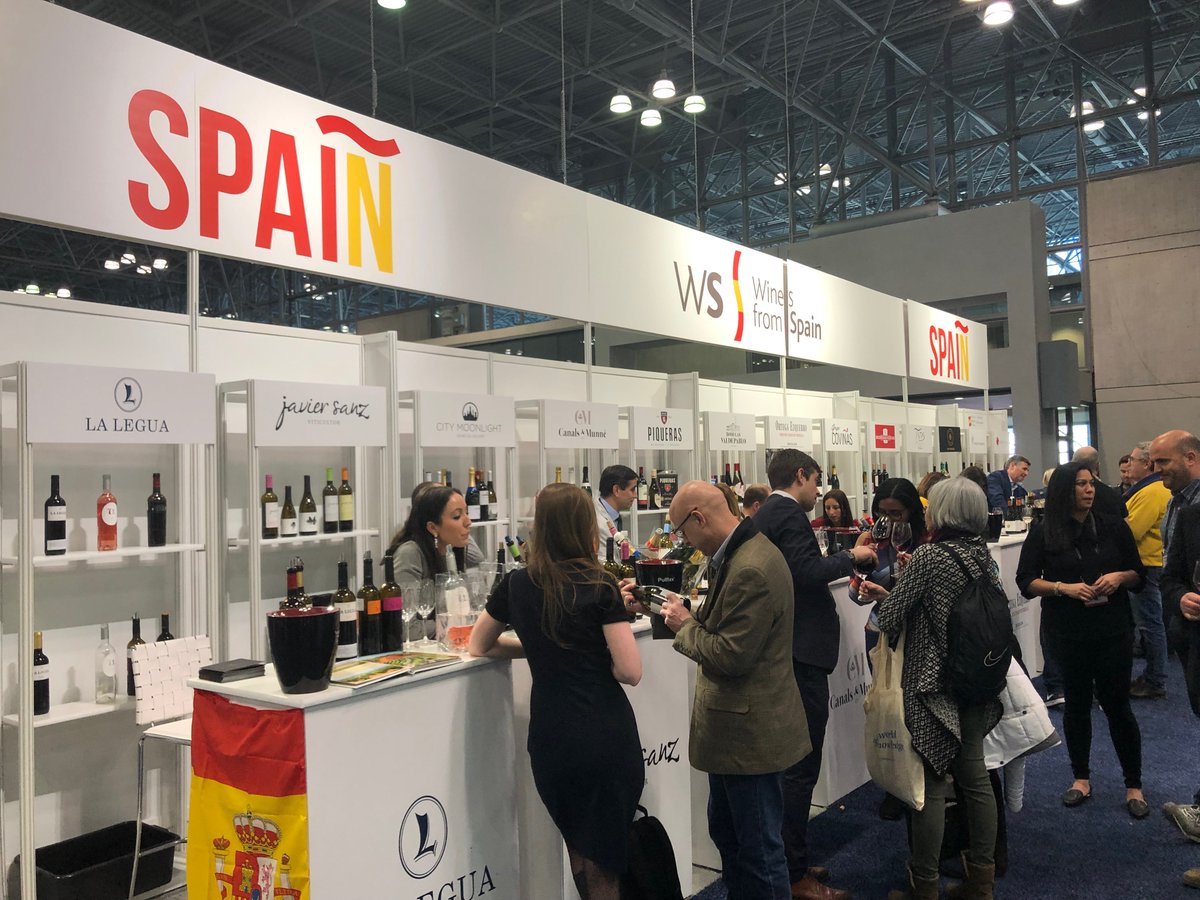 25 bodegas españolas han participado en el Espacio España de <a href="/ICEX_/">ICEX</a> en @Vinexpo con el fin de captar la atención de importadores y distribuidores estadounidenses. ¡Esperamos que vuestro trabajo tenga una merecida recompensa! <a href="/ToroLocoWine/">Toro Loco Wine</a> @BodegasCovinas <a href="/marsilea_vinos/">Marsilea Vinos</a> <a href="/La_Legua/">La Legua</a>