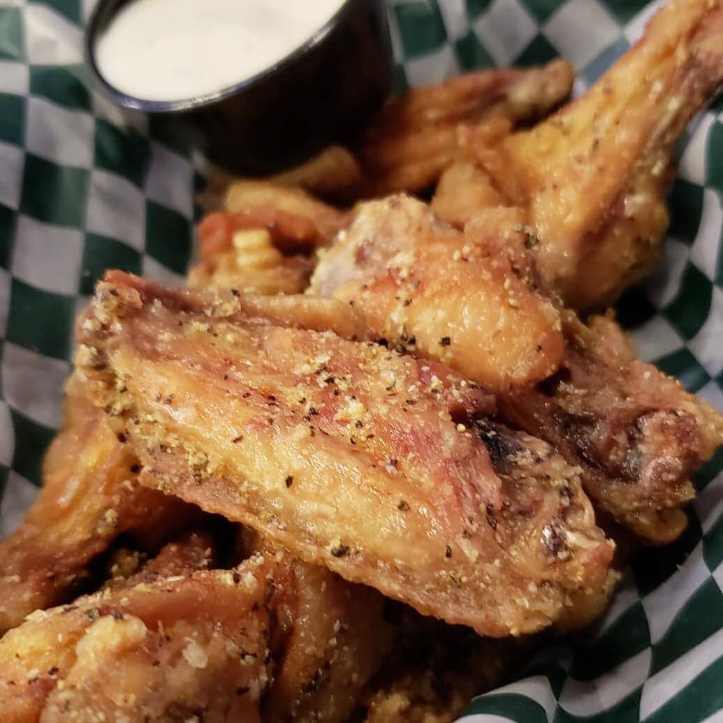 It’s wing night! 1/2 price wings and $1 off Original 16, Caravel Irish Red &amp; Pilsner and Granville Island Winter Ale all night. #WingWednesday #yycpubs #YYCfood #yyceats #HumpDaaaaaayyyy #Ceilislife #HerefortheCraic