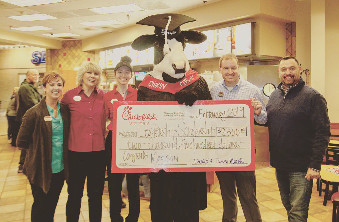cfavictoriatx's tweet photo. Hard work, dedication and a spirit of giving definitely pays off.
Congratulations to Jose Isaac Davis, Jaylynn Flores, Madison Nieto, and Christina Schoenerย ย on your @ChickfilA Leadership Scholarship! Weโre so proud to have you on our team! #RemarkableFutures #CFAVictoriaTX https://t.co/NdUIfKqRZc