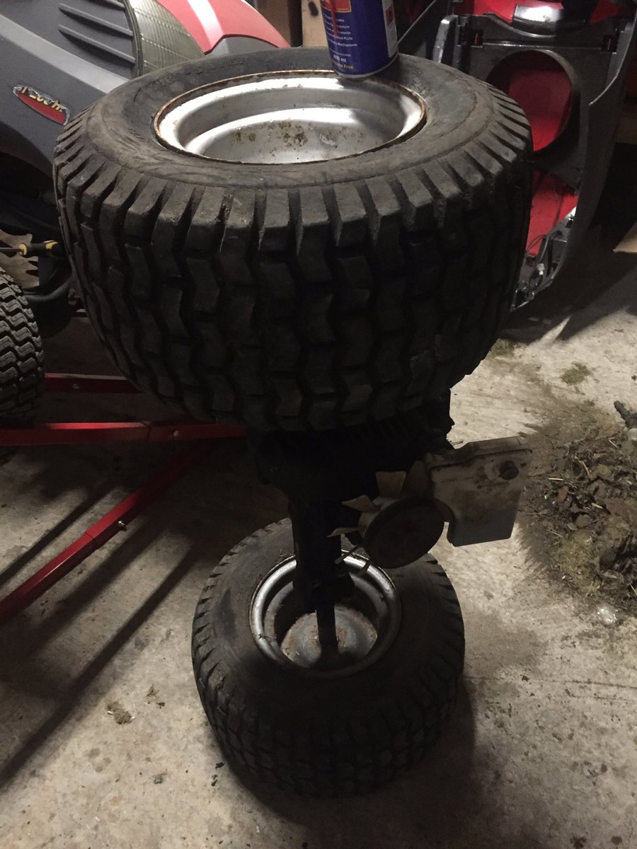 TimberproI's tweet photo. BUSY BUSY BUSY!! Ride ons coming for services and repairs. Some straight forward fixes,... some not so much!! But we have a top class in house mechanic who will remedy any situation. #lawnmowerrepair #lawnmowerservicing #Clonmel #Tipperary #localsmallbusiness https://t.co/AV24zzpLrm