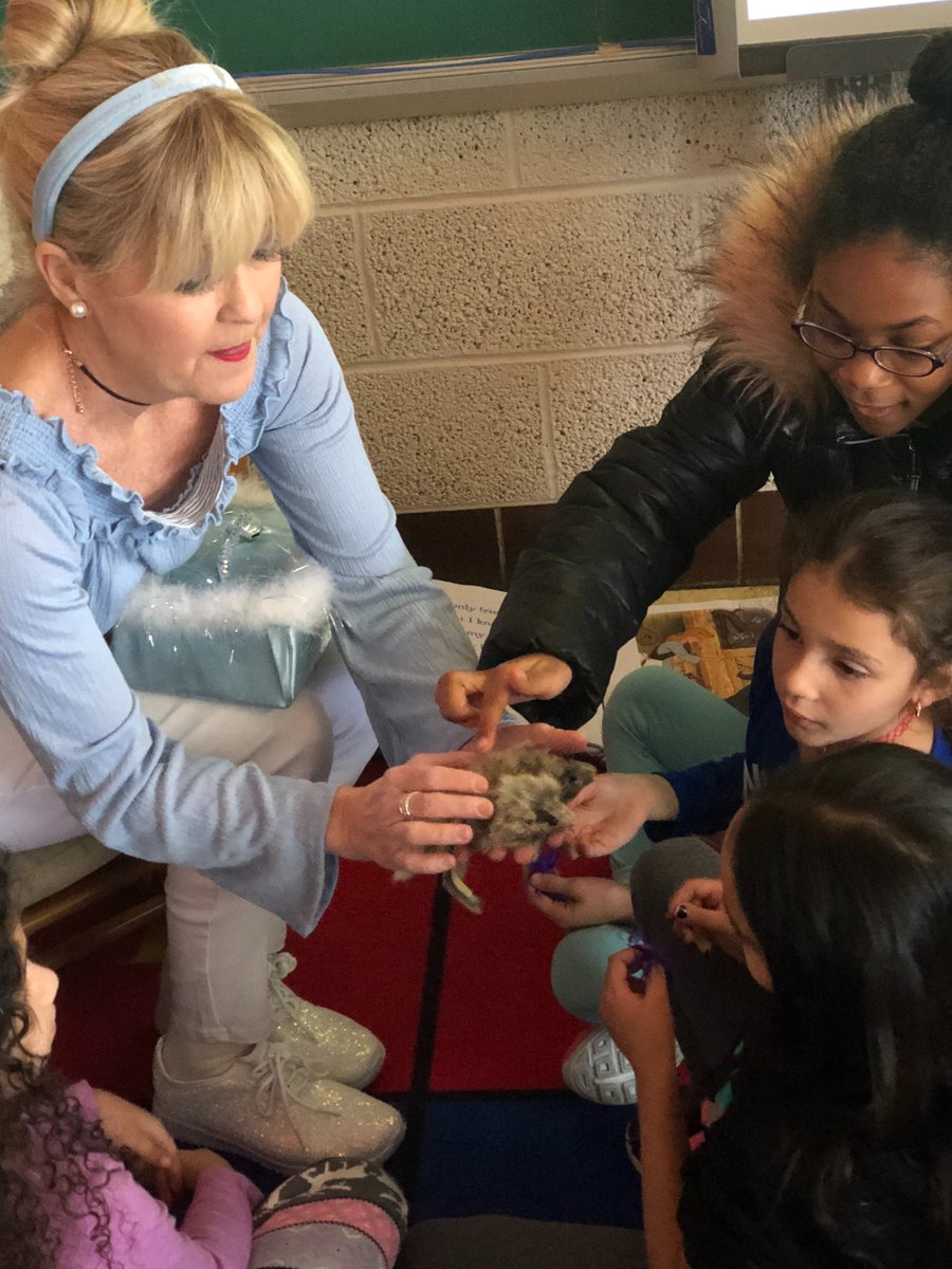 MrsLewisPLV's tweet photo. Our guest reader today was none other than CINDERELLA herself! We were so lucky to have her drop by and read to us! We got to have our very own parade, touch the glass slippers, meet the mice, AND learn some of her awesome dance moves! @PLVBears #OnceACastMemberAlwaysACastMember https://t.co/Nv3xnF41Jn