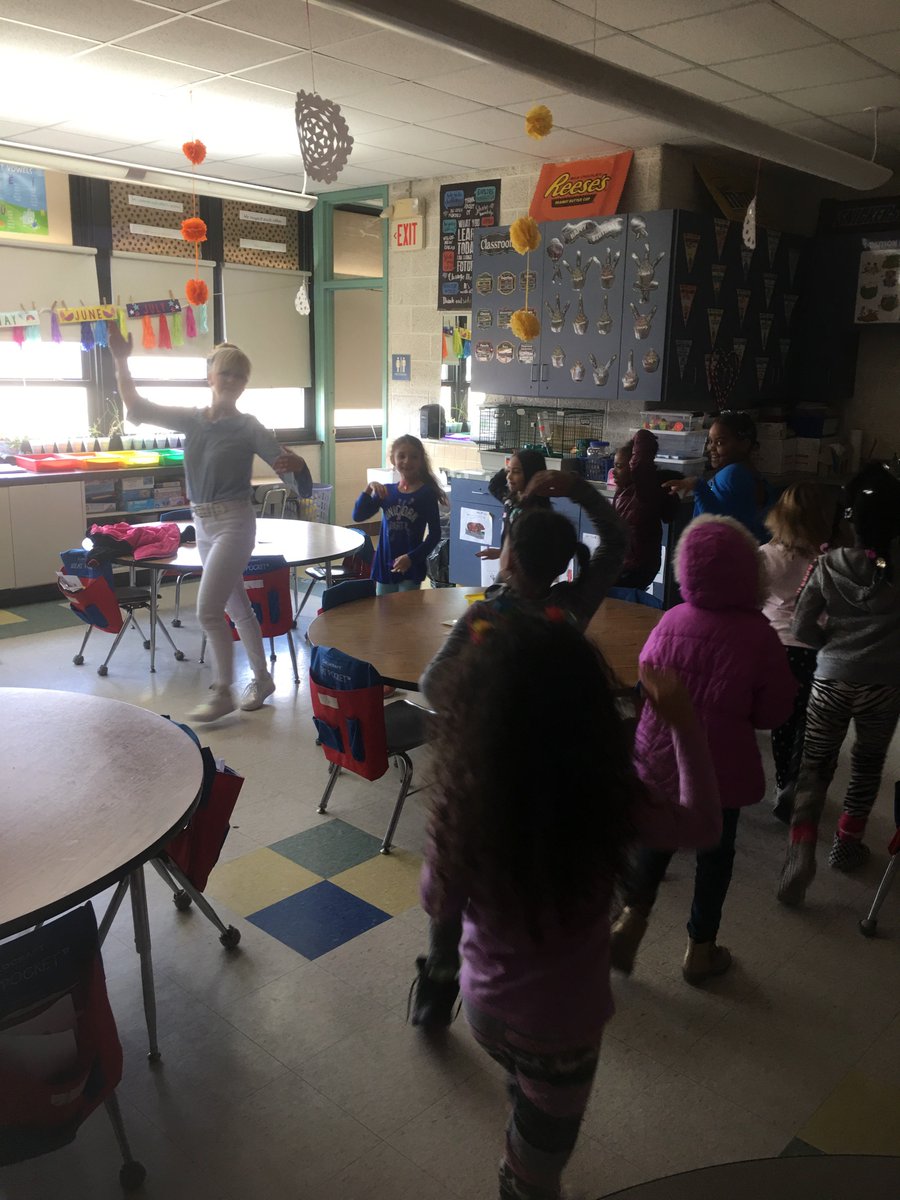 MrsLewisPLV's tweet photo. Our guest reader today was none other than CINDERELLA herself! We were so lucky to have her drop by and read to us! We got to have our very own parade, touch the glass slippers, meet the mice, AND learn some of her awesome dance moves! @PLVBears #OnceACastMemberAlwaysACastMember https://t.co/Nv3xnF41Jn