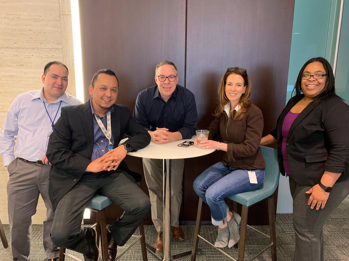 reneeflores17's tweet photo. Welcoming ATT Level Up Interns @gusP73 @arnishsinghatt to Digital!   Developing leaders &amp; sharing diverse pipeline of employees.  Let’s do this💥 @justcall@eE @jharrah260 https://t.co/jwaklnzZQE