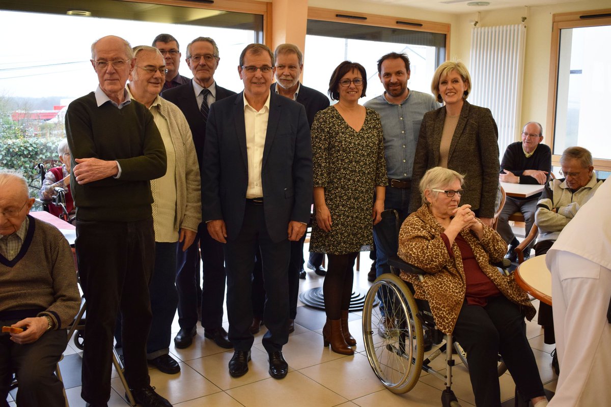 Nous sommes allés à la rencontre des résidents et des responsables de la maison de retraite de la Hilière. Ensemble nous avons échangé sur les projets de la ville dans la convivialité et partagé un goûter gourmand. #thouare #directthouare