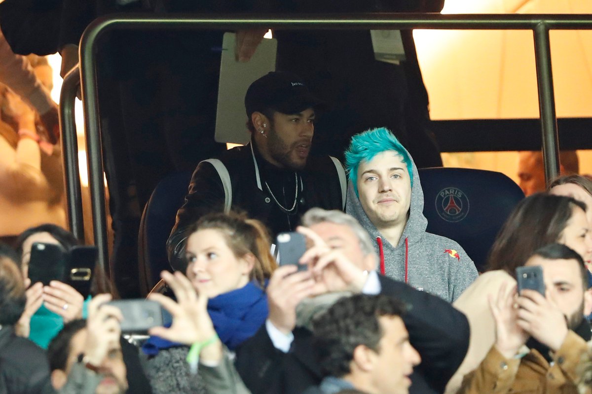 Neymar en la grada del Parque de los Príncipes.