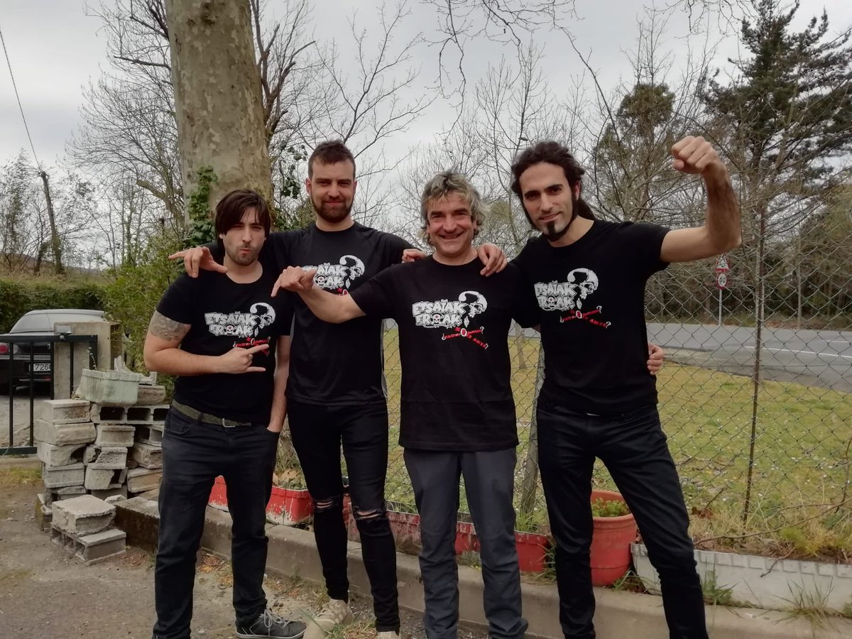 #etsaiakeroak ⁦<a href="/BagaBigaeus/">baga biga musika ideiak</a>⁩ #toureskizofrenia 2019