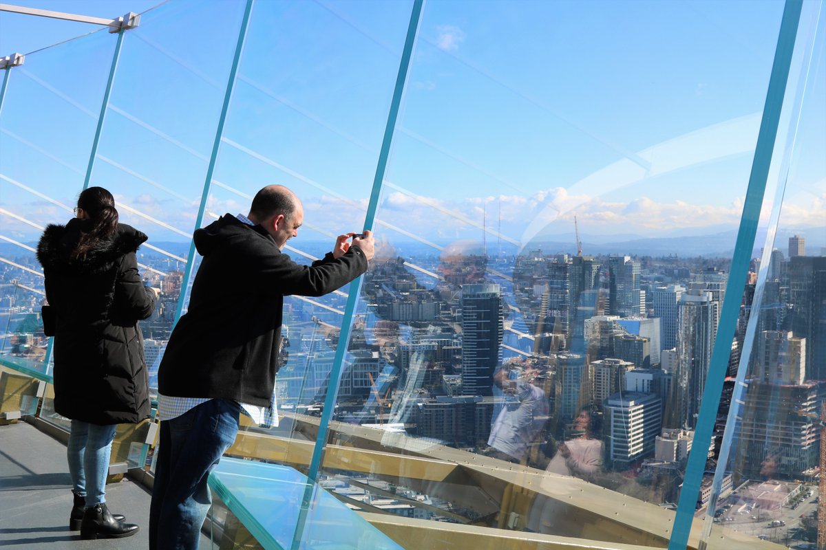 space_needle's tweet image. Only a few more weeks until the first day of spring! 🌷 With 196% more glass than before, there are so many photo opps around the Space Needle! From Lake Union, to the Puget Sound, and downtown Seattle, you won&apos;t be able to put down your camera. ☀️ #spacelift