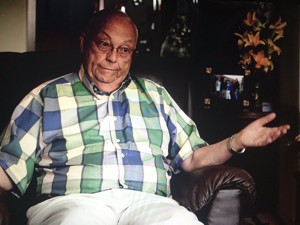 Larrymehhh's tweet image. #LeavingNeverLand “hi I met you 4 hrs ago can your child sleep with me in my room ?” ...... “sure”