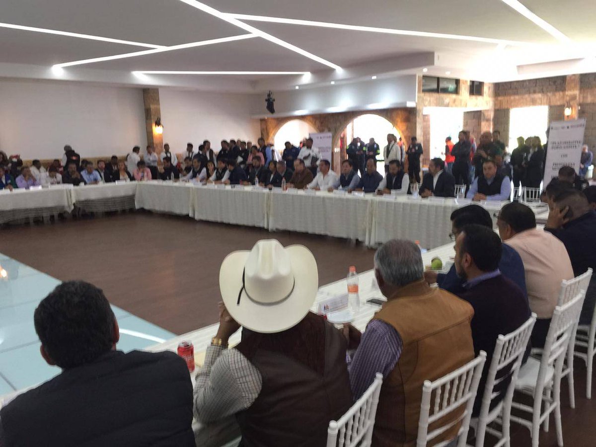 RaymundoMC's tweet photo. Ante la actividad del Popocatépetl, se reforzará el plan operativo de prevención. La @Semov_Edomex en coordinación con Protección Civil tuvieron reunión de trabajo para establecer los protocolos de evacuación en caso de requerirlo. Exhortamos a la población a seguir indicaciones. https://t.co/9Htv6nmpcx
