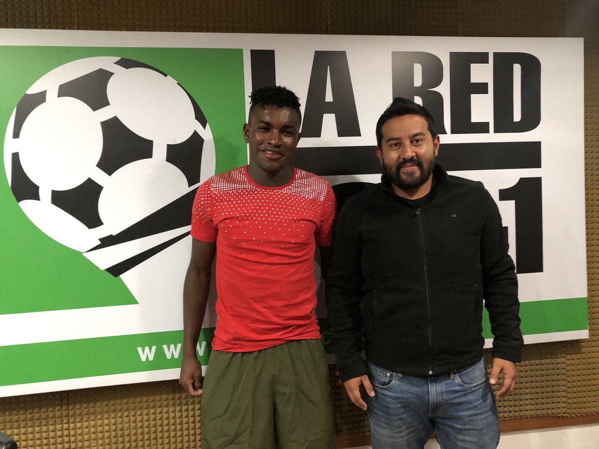 cooIcats_io's tweet photo. El campeón sudamericano sub 20, José Cifuente y volante de @CDAmericaQuito nos acompaña en #LaBarraDeLaTribuna junto a Cristian Reinoso, Director de @futestudio ⚽️ https://t.co/4DLcUEsqRs