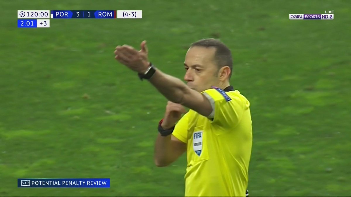 FootballGIF1's tweet photo. NO PENALTY https://t.co/UGsPyRdObz