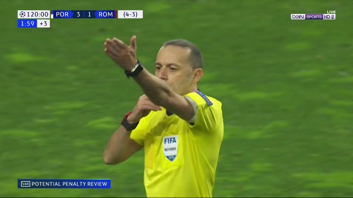 FootballGIF1's tweet photo. NO PENALTY https://t.co/UGsPyRdObz