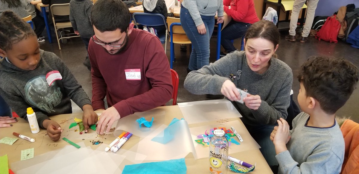 after3artsat142's tweet photo. Today volunteers from Florida Gulf Coast University created beautiful sun catchers with our students for our schools community garden. 🌟🌞🌿🌷
Thank you FGCU for your positive energy and creativity!
#artsed #lowereastside #communityschools #communitygarden #edalliance https://t.co/SrnrHNUzXs
