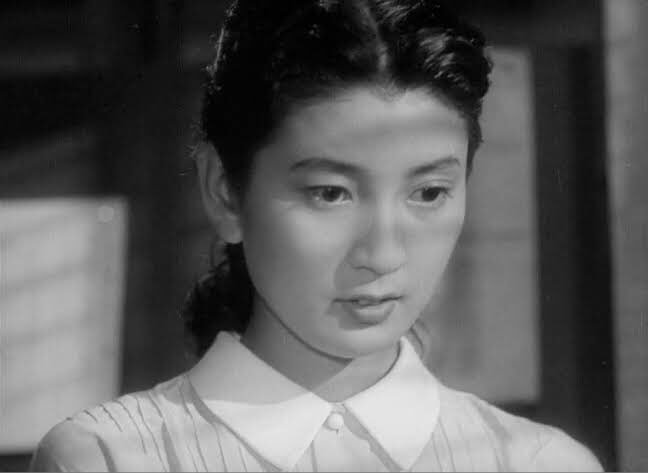 阿乱隅氏 今日は河内桃子さん誕生日 日本最初の怪獣映画のヒロイン 地球防衛軍 でミステリアンにさらわれる女性の一人 そりゃあ彼女なら宇宙人もさらうわ 名家の出身でなんと身長170センチ 当時としてはかなり長身の 美人でした 背の低い男優と共演