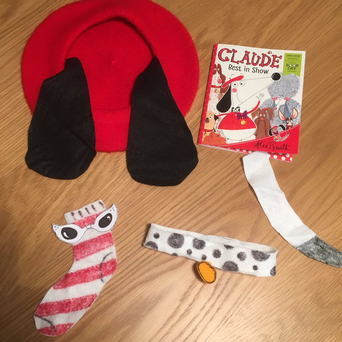 libobliz's tweet image. World Book Day ready &amp;amp; it’s not even 11! Have a good’un everyone #WBD19 #claude #wizardsofonce