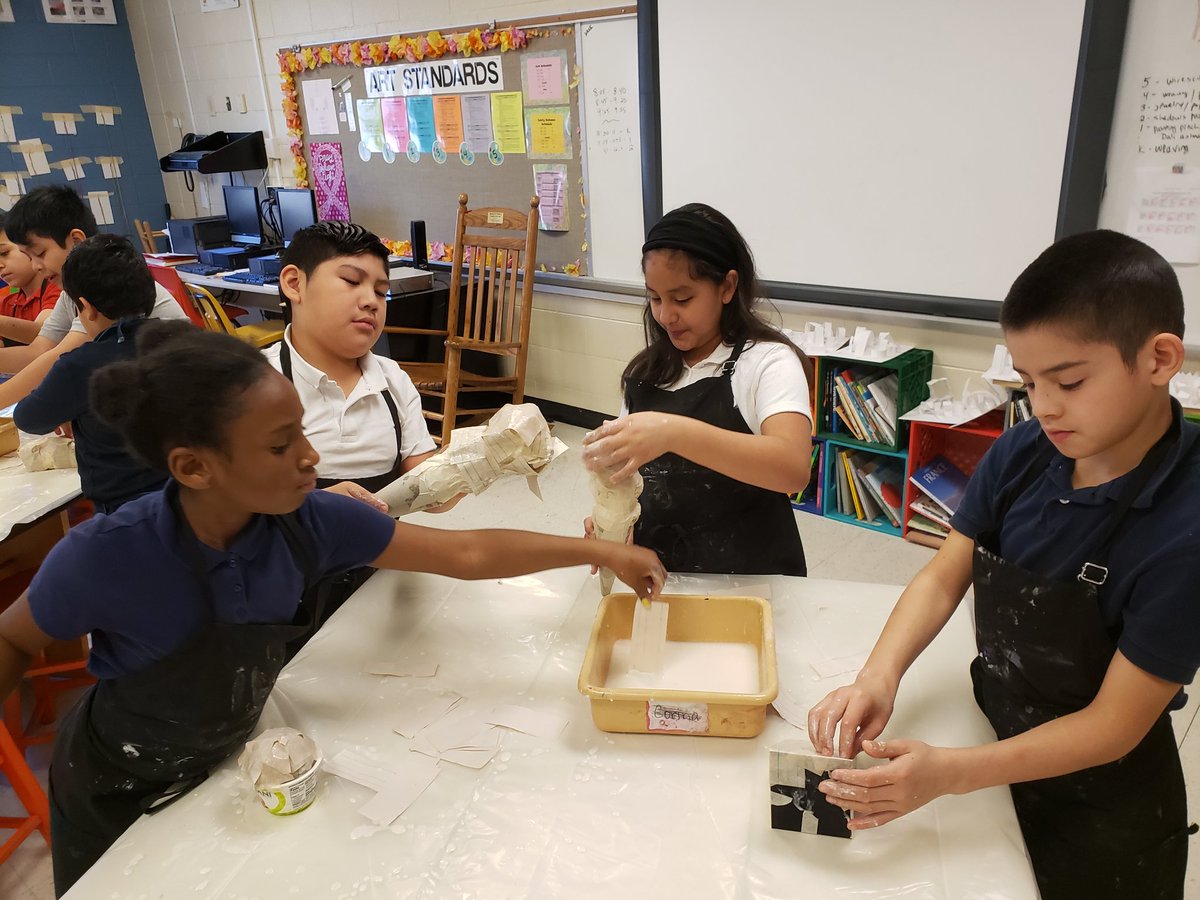 price_jerilyn's tweet photo. Paper mache messy fun in 4th grade @LaBelleESLions #CobbArtRocks https://t.co/89Go7ktqJL