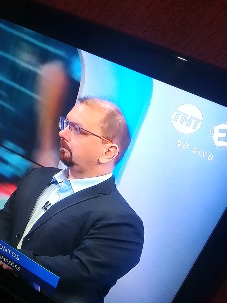 Ouvir @estadio97 vendo o <a href="/bonde_doale/">Ale_oliveiraoficial</a> no #TNT no mudo não tem preço 😏