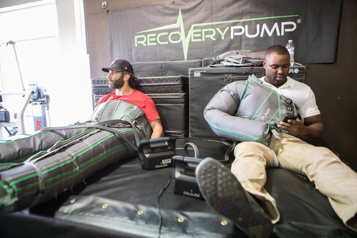 SMARTERTeam's tweet photo. Was @CoachLeeBoyce taking a selfie in the VIP Recovery Lounge from @RPSportsUS at #5thSCADVA. You just never know what will be at clinics and the conference in July on https://t.co/plG845eAri that you can use. How was the half jacket experience Lee? https://t.co/JSgs77FPsD