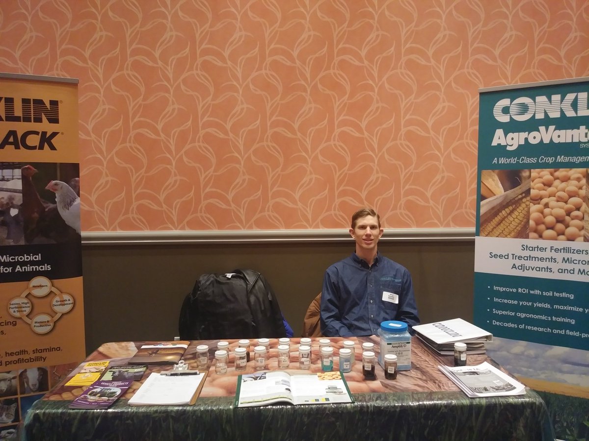 GrumkeFarms's tweet photo. Teaching farmers about the many products that we use on our farm to increase their crop yields and the animal direct fed microbials. #ConklinIndependentDistributors https://t.co/5mZXetEknf