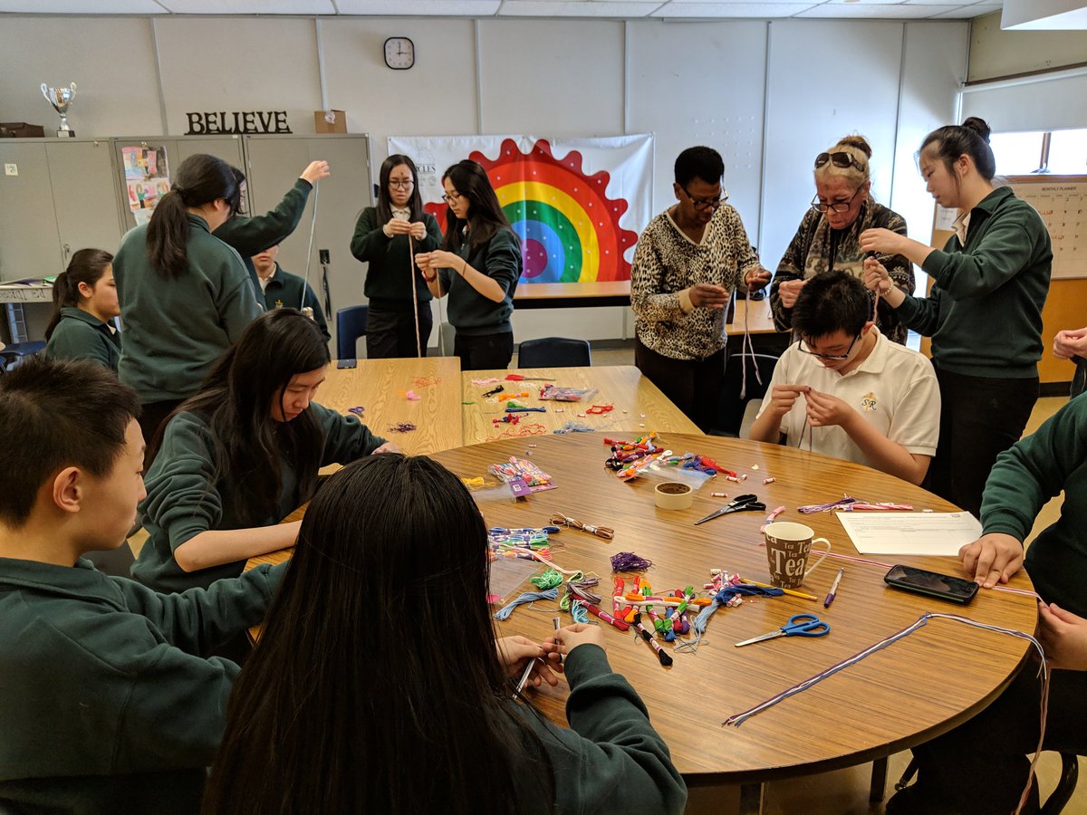 RAMSNationLeads's tweet photo. @StRobertCHS Craft Club collaborating with Student Outreach to make bracelets for #AutismAwarenessWeek This is the power of student leaders coming together to make a difference in the school.  Good work #RamsNation 👍👍 https://t.co/jZ5EqZ6JTC