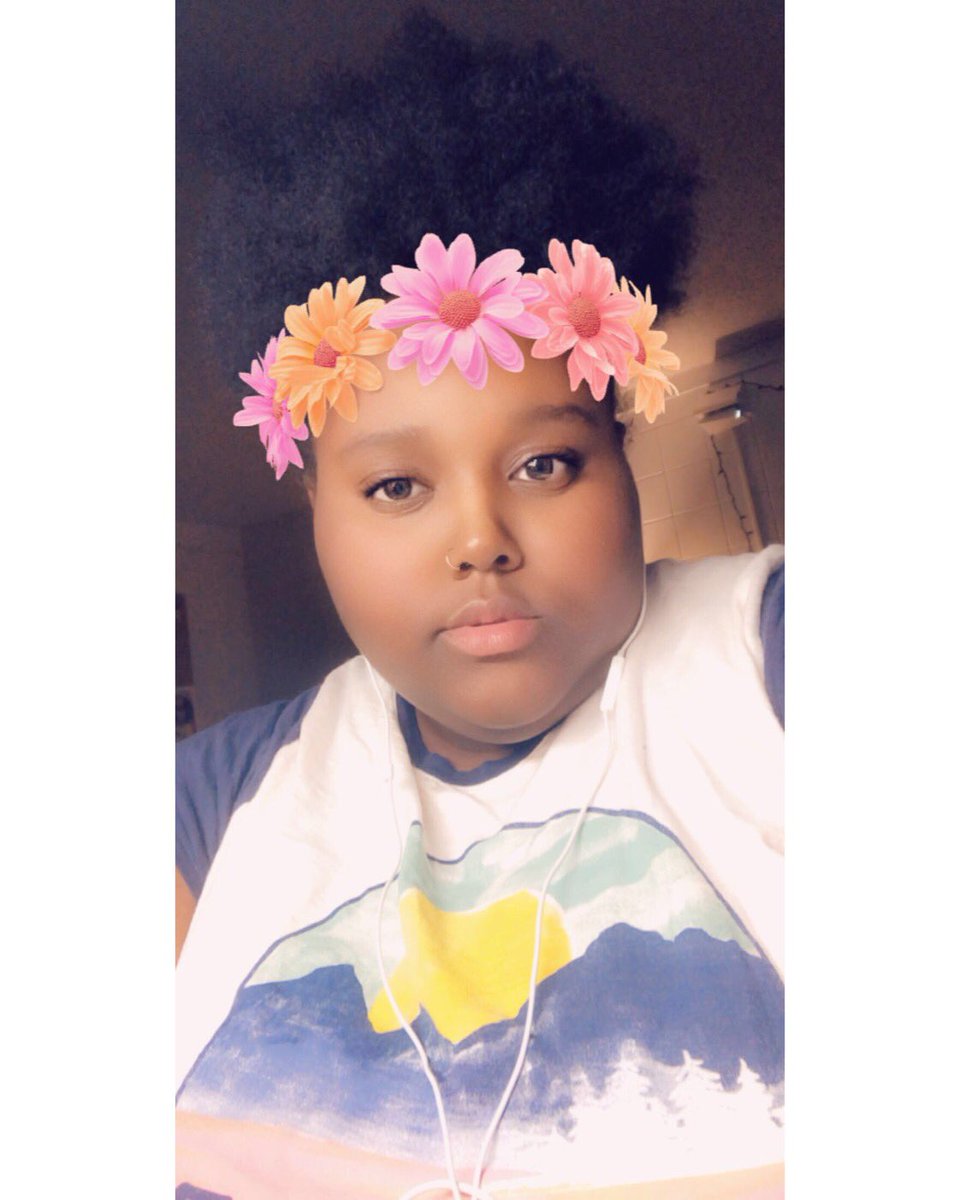I rock rough and stuff with my Afro puff ✊🏾✨
#naturalhair #naturalista #3CHair #4AHair #3C #4A #natural #AfroPuff #NaturalHairTwitter #skinglowin #frogrowin #bigfinehive #curlygirl #fashiontofigure #BigGirlTwitter #FatGirlTwitter #BigFineEveryday #BigFine #BigFineAppreciation