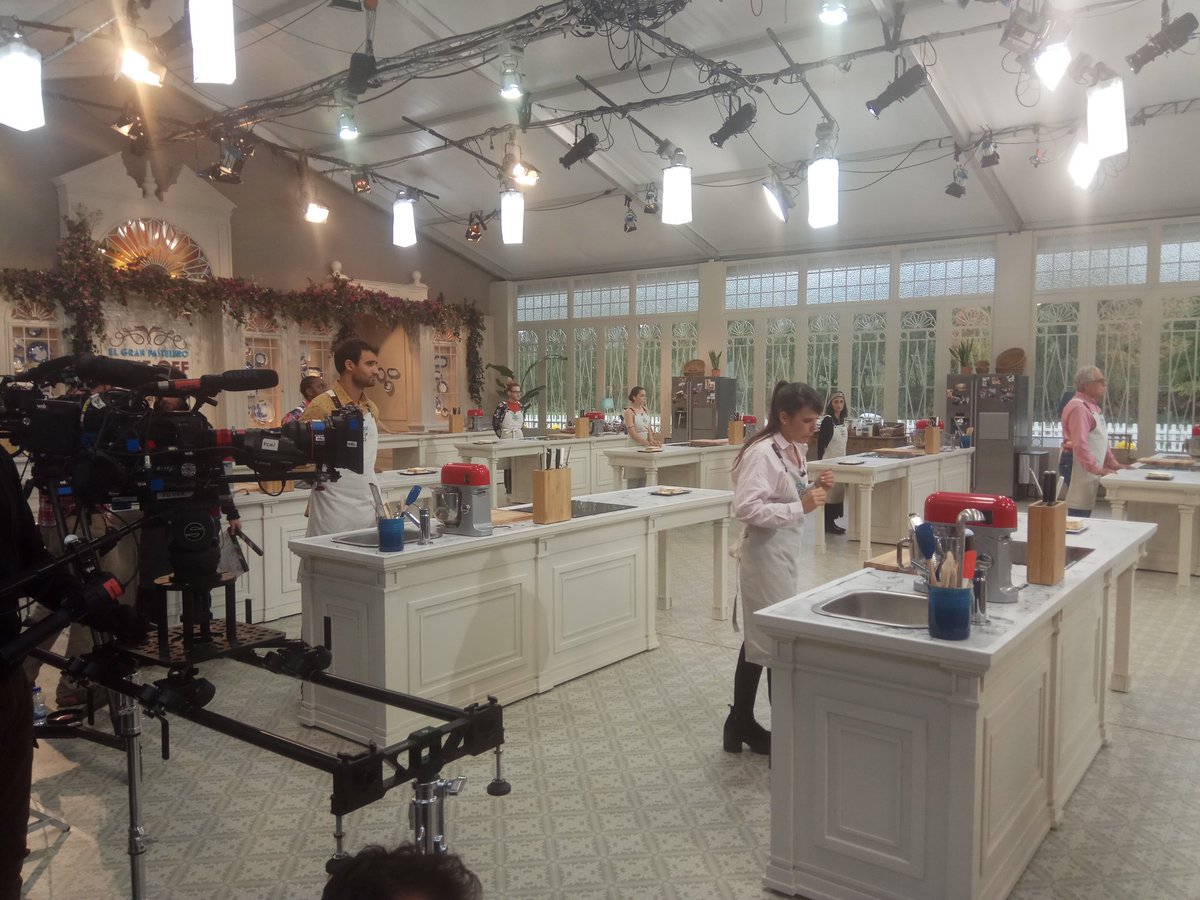 Tras las cámaras de <a href="/bakeofftv/">Bake off</a>  sentimos toda la tensión de nuestros concursantes <a href="/BoxfishTv/">BOXFISH TV</a>