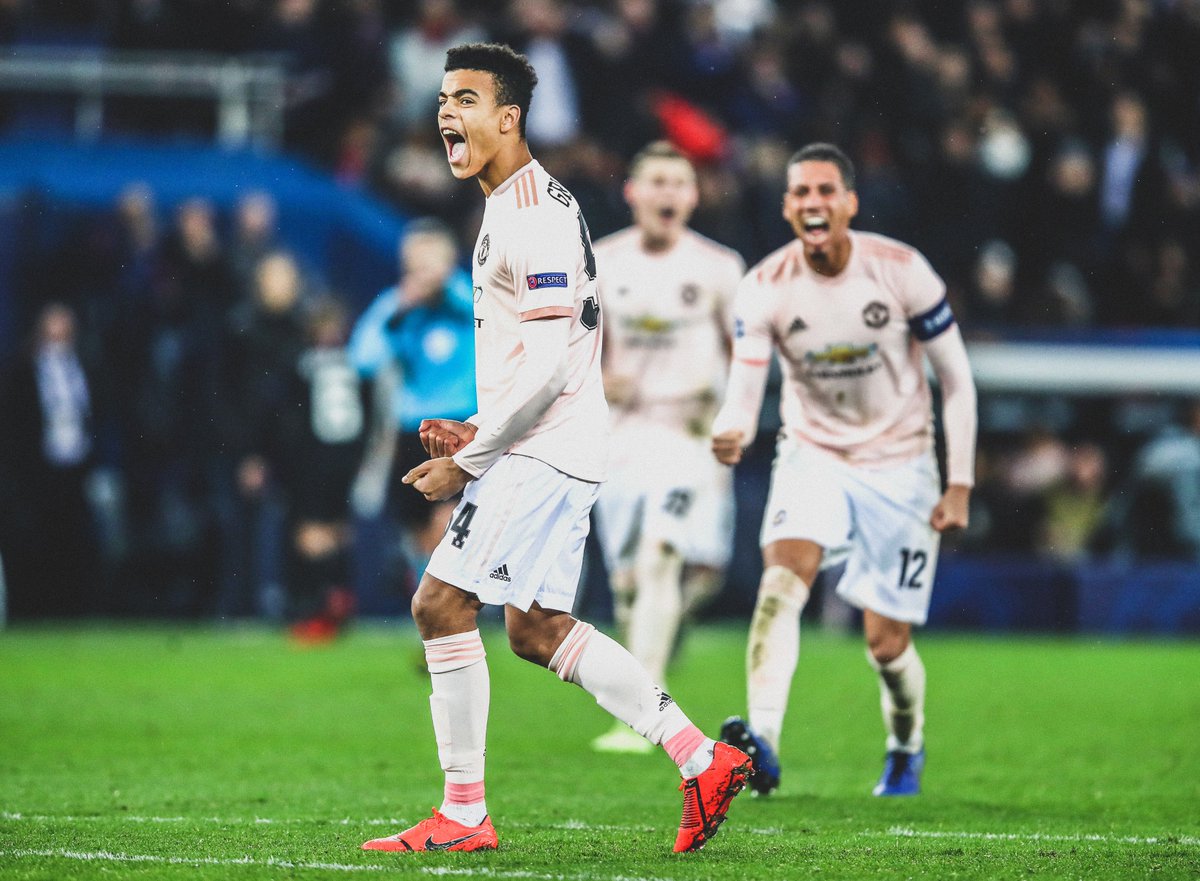 Sporf's tweet photo. 🏴󠁧󠁢󠁥󠁮󠁧󠁿 @_MasonGreenwood’s Week:

📅 Tuesday:
✈ Travels with @ManUtd first team to PSG.

📅 Wednesday:
✅ Makes @ManUtd debut in the @ChampionsLeague.

📅 Friday: 
🎓 Returns back to school.

😅 The highs and lows. https://t.co/8Ie1l0OM4T
