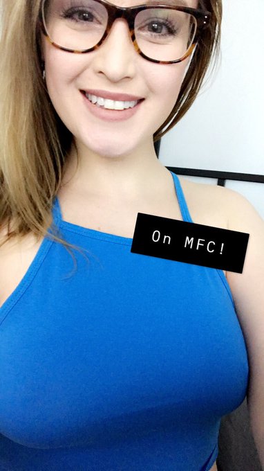 On MFC now! Come join me and maybe grab my newest G/G video with Alanna_V! https://t.co/ObdtK2Gcq7 https://t