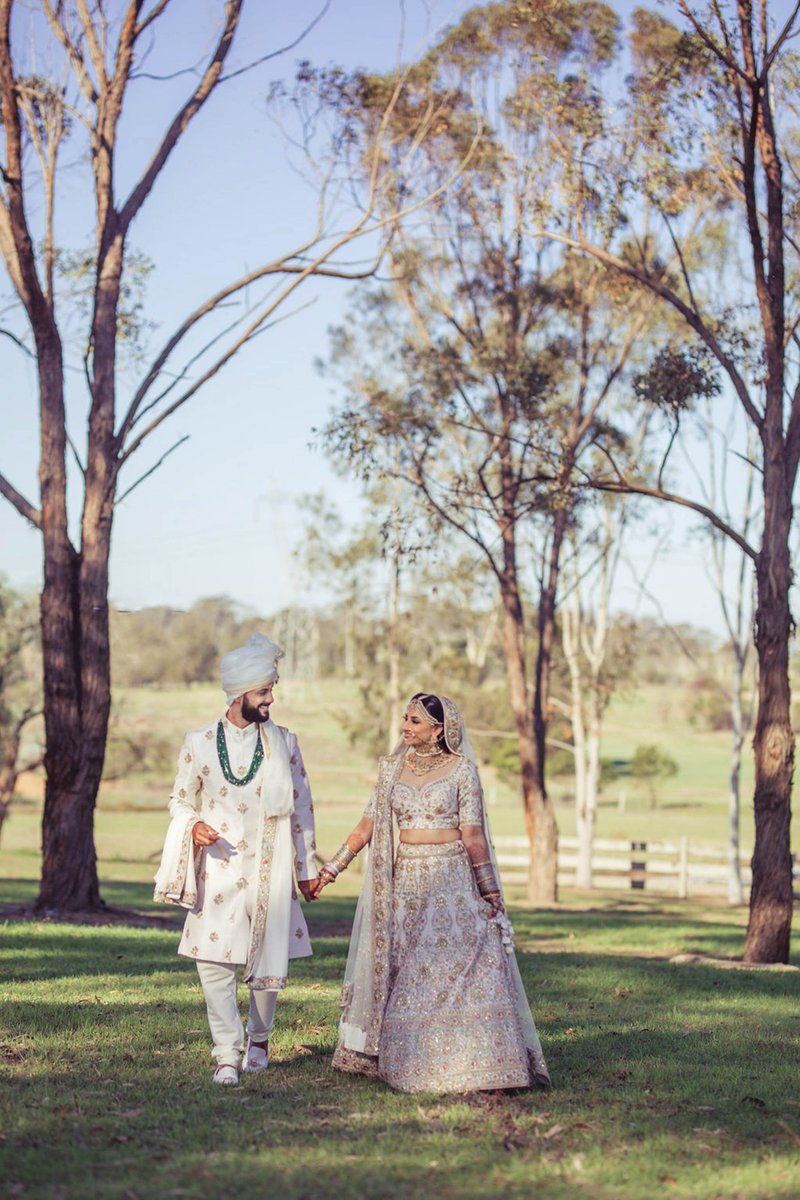 maharanidiaries's tweet photo. All the pretty details from Rachna and Avin's beautiful Spring wedding on The Maharani Diaries blog today. For more inspiration, check it out here -> https://t.co/AVDytbw1Vh https://t.co/dVIyzCRhJM