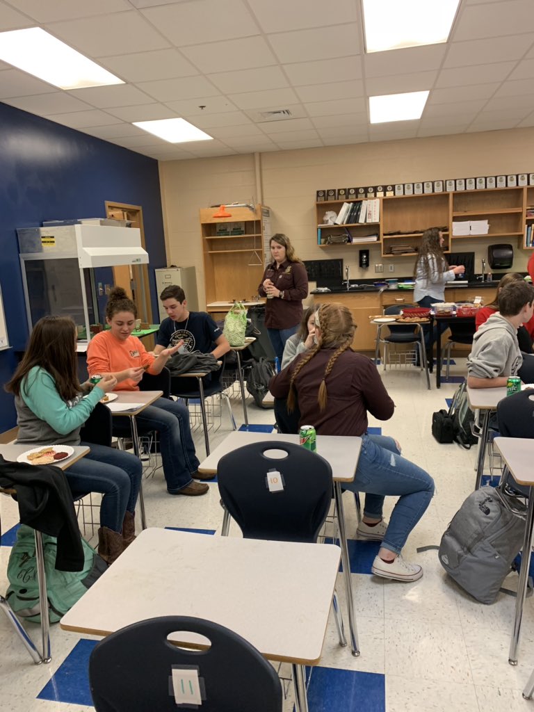 PGHS_FFA's tweet photo. Since we’ve been MIA, here’s what we haven’t shared with y’all! 
For Valentine’s, we sold waxed flowers!
We attended Legislative Day in Raleigh,
Sold poinsettias for Christmas,
And have had some great meetings since our last posts! 
And now you’re all caught up! https://t.co/LUTkqboqIv