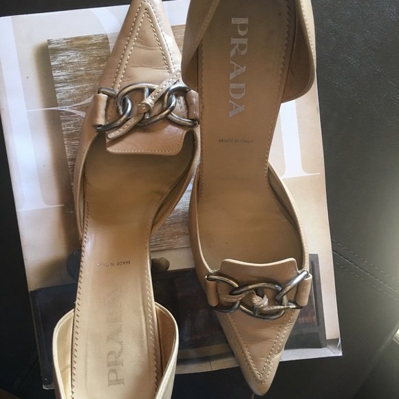 WHOLESALELLC's tweet photo. So good I had to share! Check out all the items I'm loving on @Poshmarkapp from @Randi420 @Beck1313 #poshmark #fashion #style #shopmycloset #prada #kennethjaylane #jcrew: https://t.co/SUySz7FqHq https://t.co/jWErN6Svil