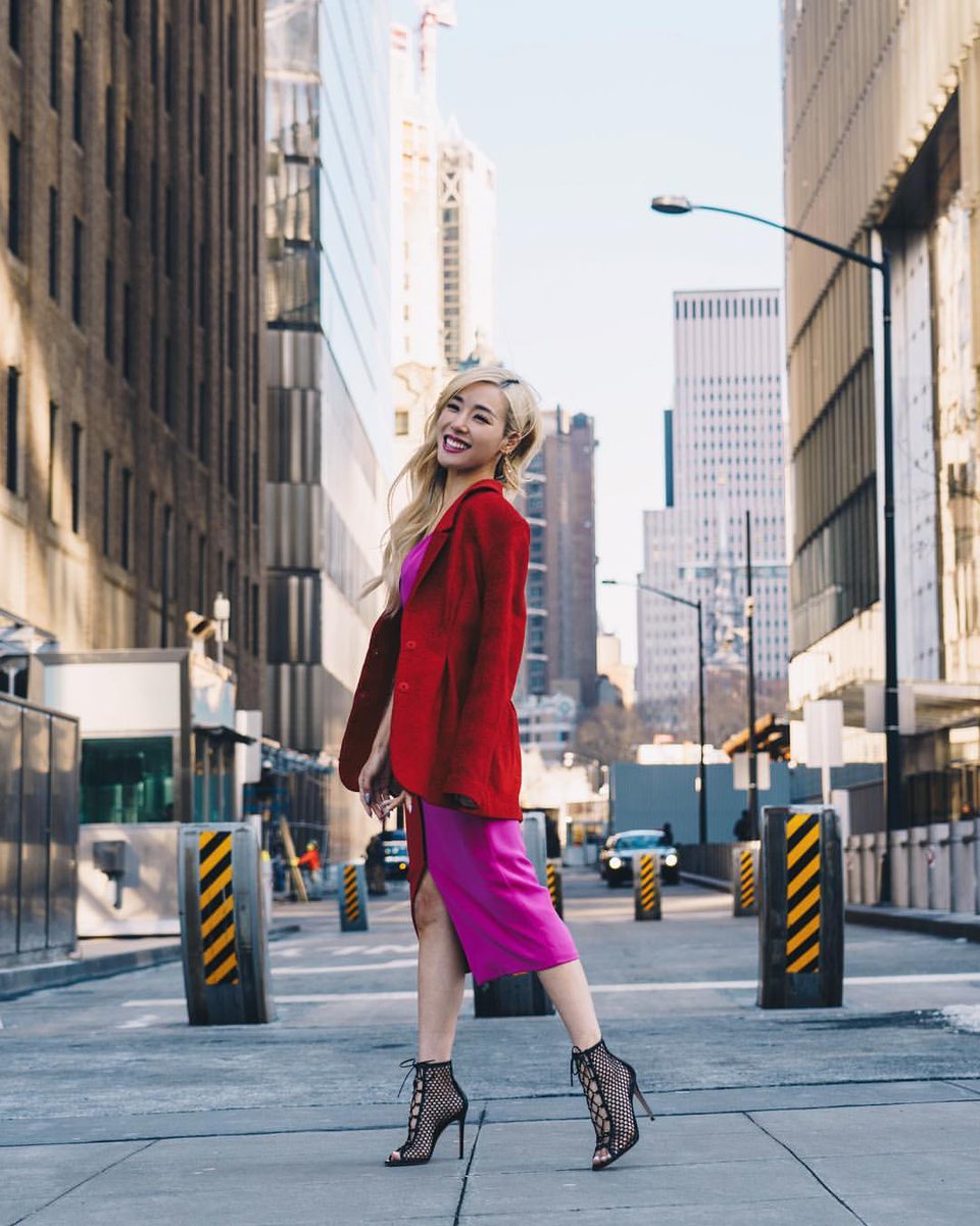 miyoungstagram's tweet photo. [INSTAGRAM CAROUSEL] tiffanyyoungofficial: backstage before my set tonight in new york. My first show in new york in years, and i … https://t.co/QTRmyrU07j (2P) https://t.co/NFuXhsDkNy