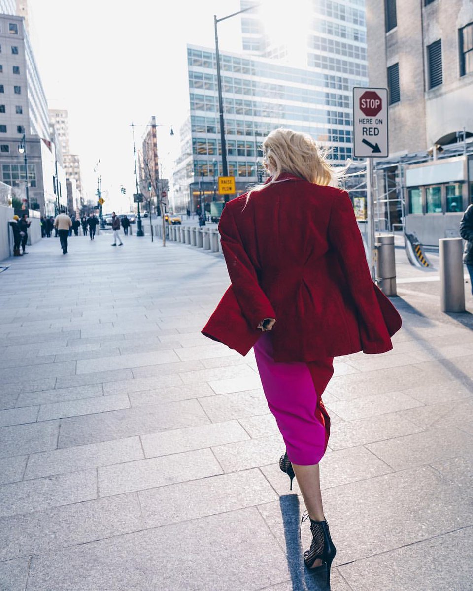 miyoungstagram's tweet photo. [INSTAGRAM CAROUSEL] tiffanyyoungofficial: backstage before my set tonight in new york. My first show in new york in years, and i … https://t.co/QTRmyrU07j (2P) https://t.co/NFuXhsDkNy