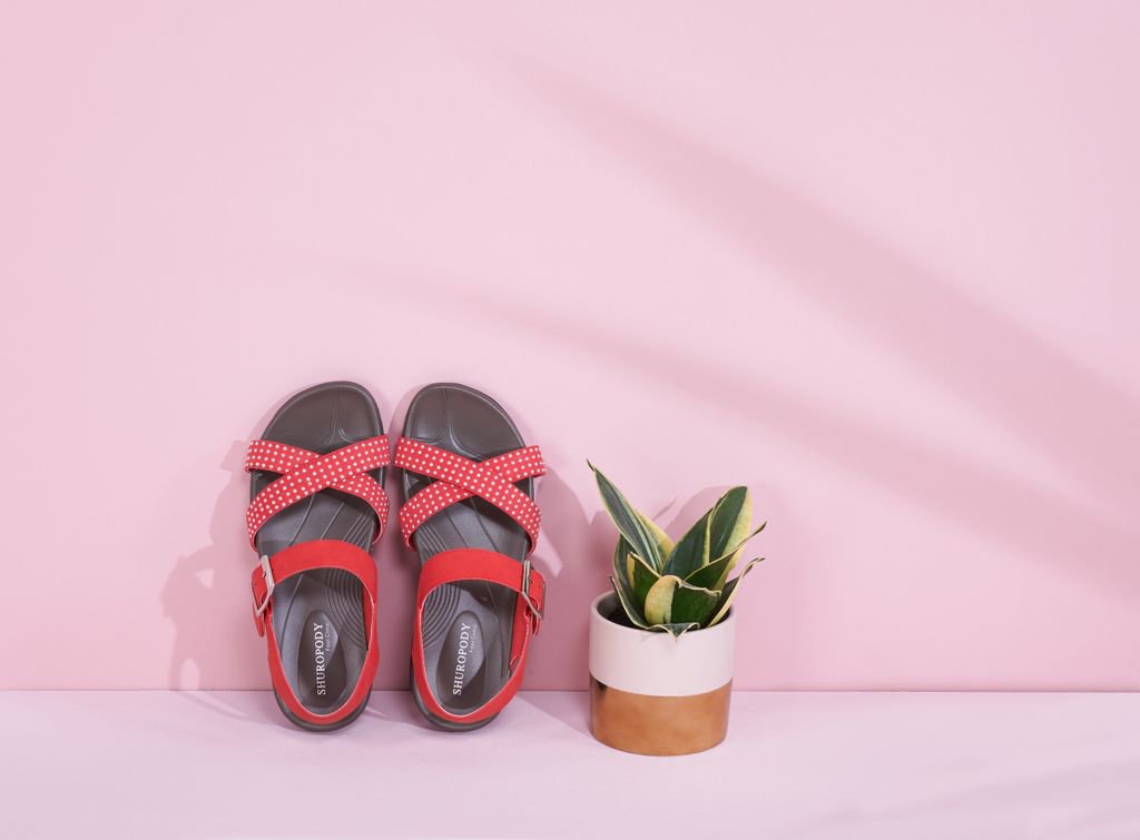 Shop the latest arrivals at #Shuropody, such as the Franka #Sandals which features a secure cross-over strap to the toe with small silver stud detail. 

A wearable choice for an everyday dose of #style. 

Shop here: buff.ly/2EQIEBf