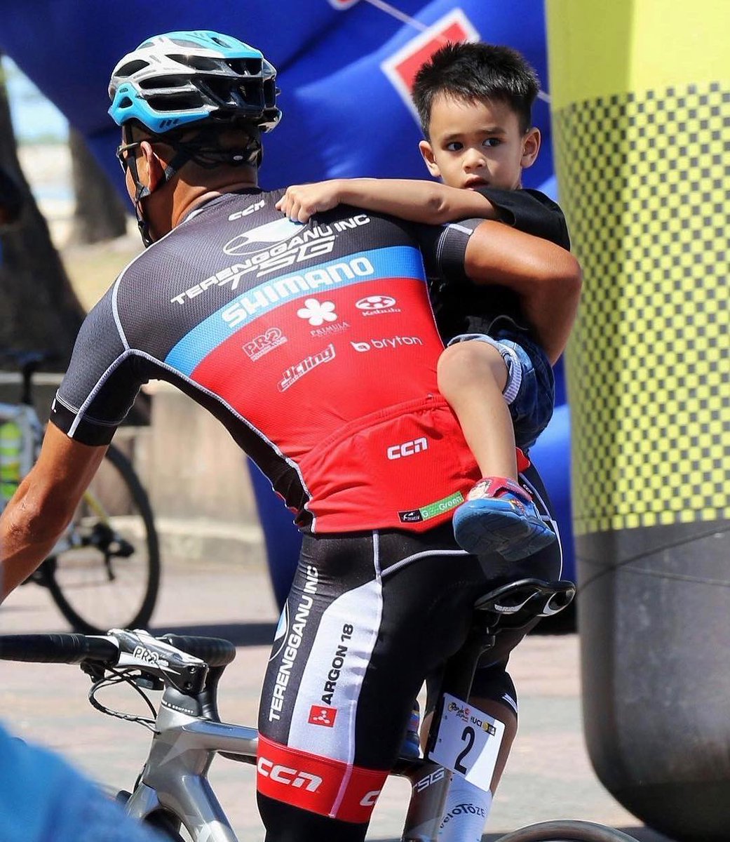 When you can't decide between training and babysitting... @harrif_saleh from <a href="/tsg/">tsg</a>.terengganucyclingteam can do booth!