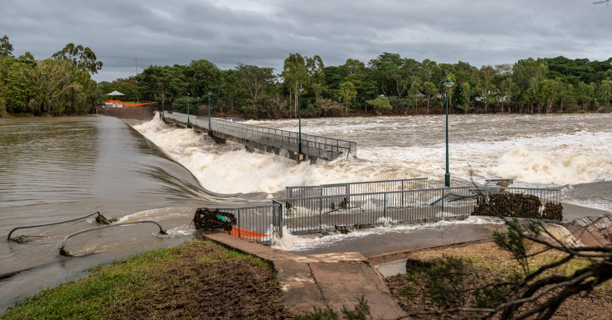 Toys, books, clothes and household items are on their way from Brisbane to flood-affected families in Townsville, thanks to the generosity of @IncitecPivotLt employees and logistics support of Linfox. Read more: lnkd.in/gNY3W6d