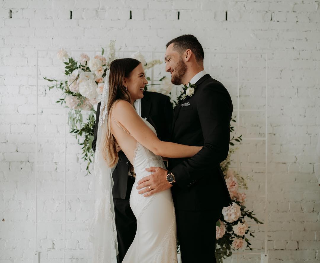 “There is no more lovely, friendly, and charming relationship, communion or company than a good marriage.” – Martin Luther
.
.
Photography: @memoriesbyalena
.
.
#mykiwiwedding #kiwiwedding #nzwedding #nzweddings #newzealandwedding #newzealandweddings #aucklandwedding #newze