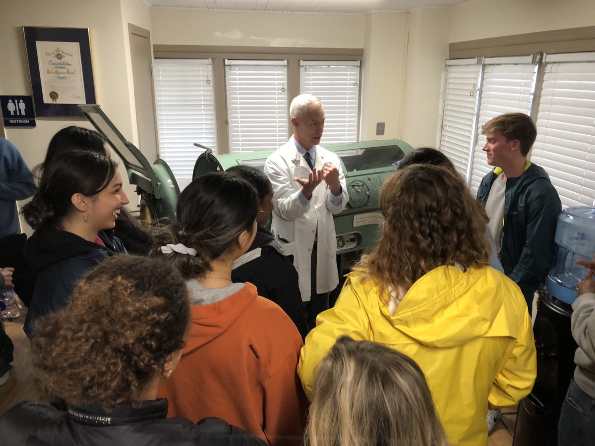 poly_stogdill's tweet photo. City of Angels students learning about the histories of TB—and the mechanics of iron lungs—at @BreatheBarlow https://t.co/svILgF9U32