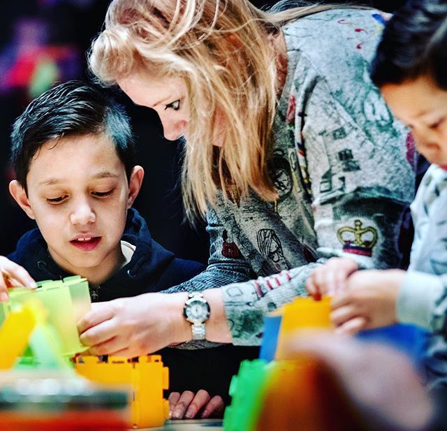 StudioOvervelde's tweet photo. The workshop with our #mathemagic building block @nemosciencemuseum has come to an end. We absolutely loved doing it! Photo: DigiDaan https://t.co/ketRrgFADq https://t.co/dfDeayBdnO