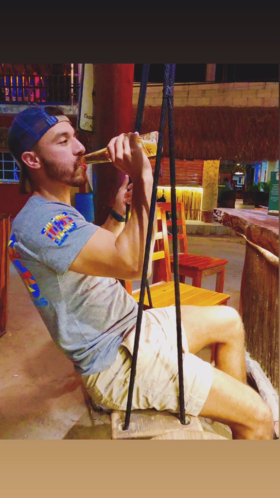 RGarr's tweet image. Holbox, Night 1.