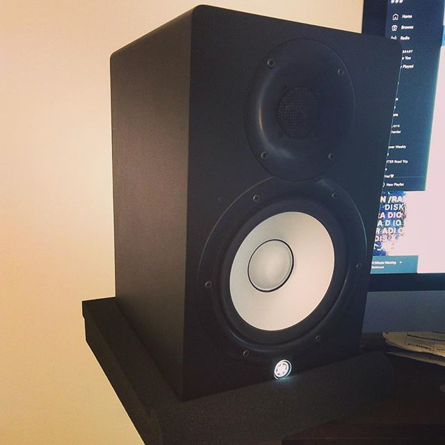 sndaddicted's tweet photo. Simple setup, Yamaha hs7 decoupled with SMPad 8. Tag us #soundaddicted to be featured. #smpad8 #isolationpad #monitorisolation #studiomonitors https://t.co/SMSwlmXyjU https://t.co/1buo2gttHr