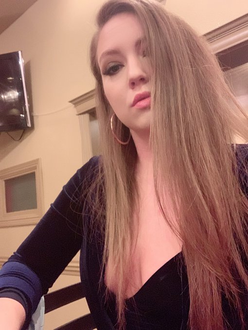 I can only date guys with big hands because it&rsquo;s hard to hold all of this hair during blowjobs https://t<a href="/tag/naturalbody"class="tags"><span>#naturalbody</span></a>