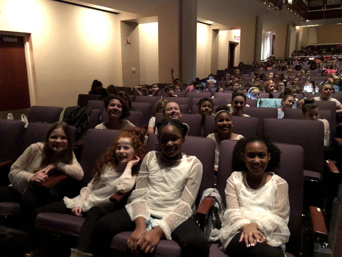 Waiting to perform. #connmagnet